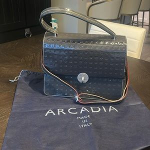 Arcadia grey patent leather purse with bag